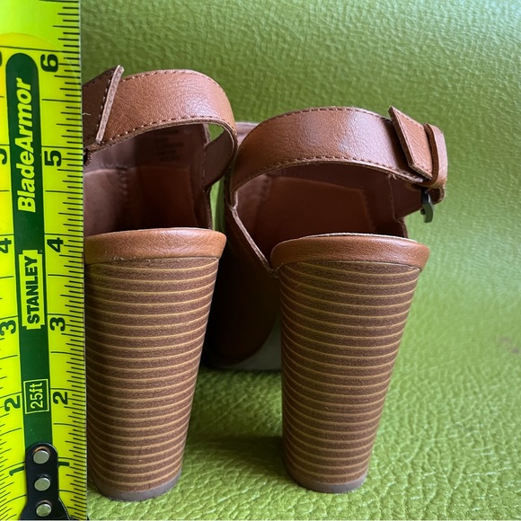 a.n.a a new approach pointed toe heeled booties size 7 - Picture 3 of 6